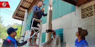 ทหารพรานซ่อมแซมที่อยู่อาศัยให้ผู้ยากไร้ในพื้นที่ ต.กายูคละ อ.แว้ง จ.นราธิวาส