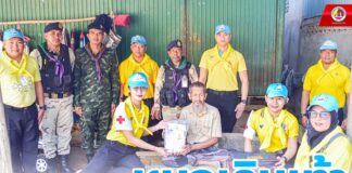 “หมอเดินเท้า” เข้าพบปะประชาชนกลุ่มเปราะบาง พร้อมมอบชุดยาเวชภัณฑ์พระราชทาน แนะนำการดูแลสุขภาพเบื้องต้นแก่ประชาชนในพื้นที่ ต.ตาเนาะปูเต๊ะ อ.บันนังสตา จ.ยะลา