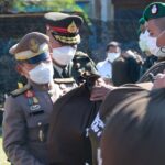 พระบาทสมเด็จพระเจ้าอยู่หัว ทรงพระกรุณาโปรดเกล้าโปรดกระหม่อมให้ องคมนตรี เชิญสิ่งของพระราชทาน มอบให้แก่เจ้าหน้าที่และประชาชน ที่ได้รับผลกระทบจากสถานการณ์ในพื้นที่จังหวัดชายแดนภาคใต้