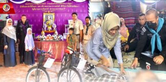 ทหารพราน 44 มอบรถจักรยานให้กับนักเรียน พร้อมทั้งจัดชุดหมอเดินเท้า เข้าให้การบริการด้านสุขภาพแก่ประชาชนในพื้นที่