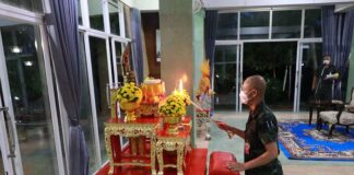 กอ.รมน.ภาค 4 สน. จัดกิจกรรมส่งเสริมการเผยแผ่พระพุทธศาสนา ร่วมเวียนเทียนเนื่องในวัน วิสาขบูชา