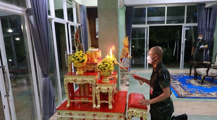 กอ.รมน.ภาค 4 สน. จัดกิจกรรมส่งเสริมการเผยแผ่พระพุทธศาสนา ร่วมเวียนเทียนเนื่องในวัน วิสาขบูชา