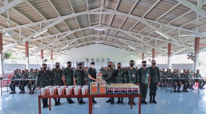 เข้าครัวและทานข้าวกับน้องคนเล็ก สุขไหนจะเท่าเมื่อหัวหน้าครอบครัวได้รู้ว่า ลูก ๆ กินอิ่มนอนหลับ