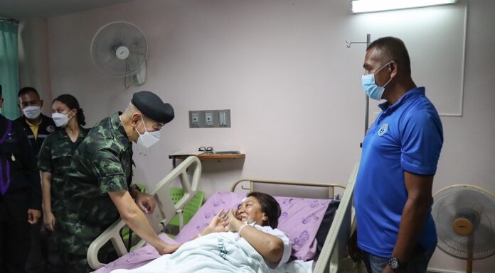 มทภ.4 เยี่ยมให้กำลังใจผู้ได้รับบาดเจ็บจากเหตุคนร้ายลอบวางระเบิด ในพื้นที่สายบุรี เมื่อวันที่ 5 มิ.ย. ที่ผ่านมา