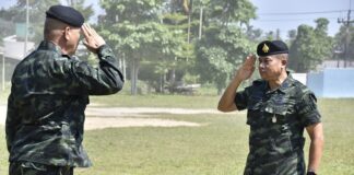 รอง มทภ.4 สั่งการหน่วยในพื้นที่ เร่งทำความเข้าใจกับพี่น้องประชาชนในการออกหาของป่า พร้อมติดตามการสร้างเขื่อนริมแม่น้ำโก-ลก และการสร้างรั้วความมั่นคงอิเล็กทรอนิกส์