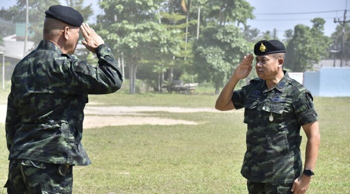 รอง มทภ.4 สั่งการหน่วยในพื้นที่ เร่งทำความเข้าใจกับพี่น้องประชาชนในการออกหาของป่า พร้อมติดตามการสร้างเขื่อนริมแม่น้ำโก-ลก และการสร้างรั้วความมั่นคงอิเล็กทรอนิกส์