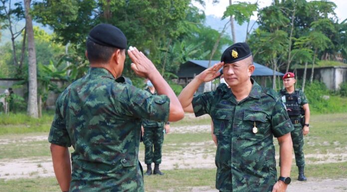 รอง ผอ.รมน.ภาค 4 สน. ลงพื้นที่ตรวจเยี่ยมชุดคุ้มครองตำบลตะโละดือรามัน หารือพร้อมปรับแนวทางการปฏิบัติงาน หลังผู้ก่อเหตุรุนแรงสร้างสถานการณ์อย่างต่อเนื่อง