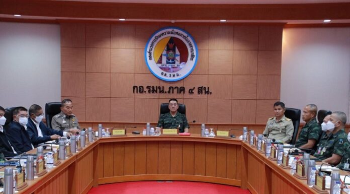 มทภ.4 ประชุมหน่วยขึ้นตรง ที่ปฏิบัติงานในพื้นที่ชายแดนใต้ เน้นย้ำให้ทุกหน่วยต้องปฏิบัติงานด้วยความไม่ประมาท เตรียมพร้อมรับมือในทุกสถานการณ์
