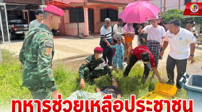 ทหารช่วยเหลือประชาชนที่ประสบอุบัติเหตุรถจักรยานยนต์ทางถนน