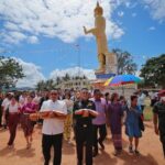 แม่ทัพภาคที่ 4 พร้อมพุทธศาสนิกชน ร่วมทอดผ้าป่าสามัคคี และยกช่อฟ้าศาลาการเปรียญวัดทุ่งปรือ อ.หาดใหญ่ จ.สงขลา