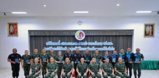 มทภ.4 พบปะมอบนโยบายและมอบโล่เกียรติคุณ ชุดปฏิบัติการเสริมสร้างความเข้าใจดีเด่น เพื่อสร้างขวัญและกำลังใจในการปฏิบัติหน้าที่