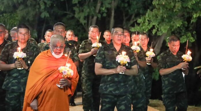 กอ.รมน.ภาค 4 สน. จัดพิธีเวียนเทียนวันอาสาฬหบูชา เพื่อปลูกฝังศีลธรรมอันดีงาม แก่กำลังพลและส่งเสริมการปฏิบัติหน้าที่ของพุทธศาสนิกชนที่ดี เป็นสิริมงคลเเก่ชีวิต