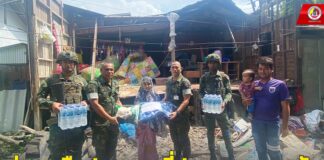 ให้ความช่วยเหลือประชาชนที่ประสบเหตุวาตภัย บ้านยาบี ต.กะลุวอ อ.เมือง จ.นราธิวาส