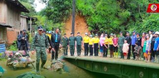 ผบ.พล.ร.15 นำทีมศูนย์บรรเทาสาธารณภัย กองพลทหารราบที่ 15 เข้าช่วยเหลือพี่น้องประชาชน ผู้ประสบอุทกภัย หลังถนนถูกตัดขาด ณ หมู่บ้านลีนานนท์ อ.สุคิริน จ.นราธิวาส