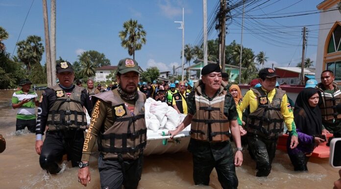 ปะกาฮารัง น้ำมิดหัว หนักสุดกว่าทุกปี ขณะที่ศรีสาคร นราธิวาสน้ำลดแล้ว หน่วยทหารเร่งฟื้นฟูกลับสู่ภาวะปกติ