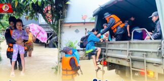 ทหารพราน 45 อำนวยความสะดวกให้กับประชาชนที่ประสบอุทกภัย ในการสัญจรเข้า-ออกหมู่บ้าน เพื่อบรรเทาความเดือดร้อน