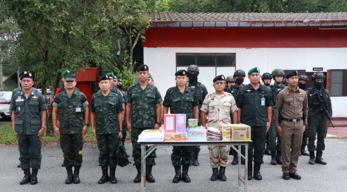 รอง ผอ.รมน.ภาค 4 สน. ตรวจเยี่ยมหน่วยในพื้นที่ จ.นราธิวาส มอบนโยบายพร้อมให้กำลังใจในห้วงเทศกาลปีใหม่