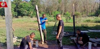 ทหารพราน 48 ช่วยชาวบ้านสร้างร้านน้ำใหม่ หลังถูกน้ำท่วมเสียหาย