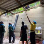 ทหารพราน 46 ยังคงเร่งมือเข้าฟื้นฟูซ่อมแซมบ้านเรือนประชาชนที่ได้รับความเสียหายจากภัยน้ำท่วม เพื่อให้สามารถกลับมาอาศัยได้โดยเร็วที่สุด