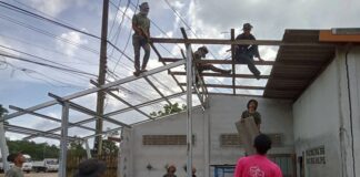 ทหารพราน 47 ร่วมซ่อมแซมบ้านเรือนที่ได้รับความเสียหายจากเหตุอุทกภัย ในพื้นที่ บ้านกะดูโด๊ะ อำเภอกรงปินัง จังหวัดยะลา