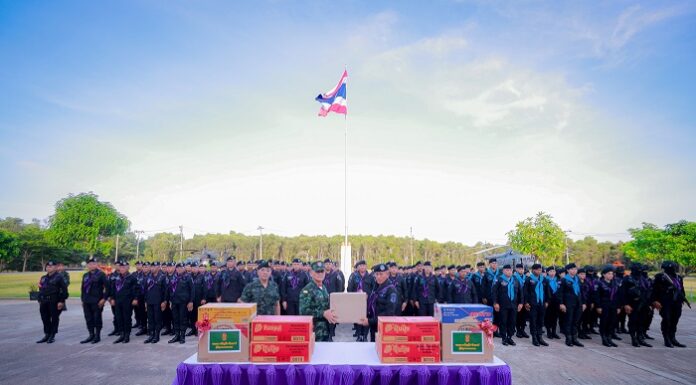 ผบ.ทบ. ลงพื้นที่ติดตามเร่งฟื้นฟูช่วยเหลือผู้ประสบอุทกภัย จชต. กำชับกำลังพลต้องมีจิตสาธารณะ เป็นที่พึ่งของประชาชนในทุกมิติ
