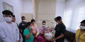 มทภ.4 เยี่ยมบำรุงขวัญกำลังพลที่บาดเจ็บจากการปฏิบัติหน้าที่ พร้อมเป็นประธานสวดพระอภิธรรมศพ ร้อยตำรวจโท สถาพร สุจิณโณ ผู้เสียสละจนลมหายใจสุดท้าย เพื่อปกป้องประชาชนปลายด้ามขวาน