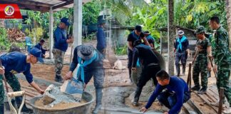 ทหารพราน 44 เข้าช่วยเหลือประชาชน สร้างต่อเติมที่พักอาศัยหลังน้ำลด