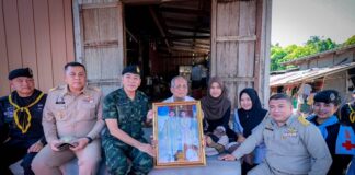 มทภ.4 ลงพื้นที่ศูนย์ชุมชนบำบัด ( CBTx) บ้านสะโลว์ อ.ระแงะ จ.นราธิวาส พร้อมส่งมอบบ้านแก่ประชาชนผู้ยากไร้ที่ประสบอุทกภัย