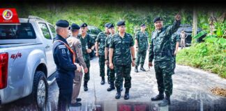 รอง มทภ.4 ลงพื้นที่ตรวจสอบจุดเกิดเหตุและพบปะให้กำลังใจเจ้าหน้าที่ กำชับให้มีการปรับแผนการปฏิบัติ ให้มีความรัดกุมยิ่งขึ้น