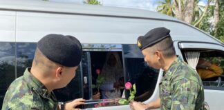 ฉก.สงขลา 40 มอบความรัก ความห่วงใย เนื่องในในวันแห่งความรัก ให้กับประชาชนที่สัญจรไป-มา