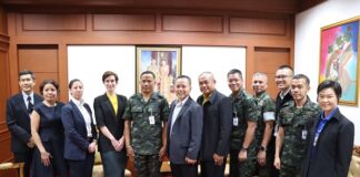 กอ.รมน.ภาค 4 สน. ให้การต้อนรับ จนท.การเมือง สอท.สหรัฐอเมริกา/ไทยและคณะฯ เดินทางลงพื้นที่ จชต. เพื่อแสวงหาความร่วมมือระหว่างกันต่อการแก้ไขปัญหาในพื้นที่