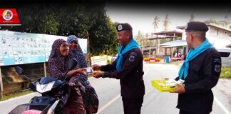 “ทหารพราน 49” แจกอินทผาลัมให้กับประชาชนในห้วงเดือนรอมฎอน เพื่อสานสร้างความสัมพันธ์อันดี