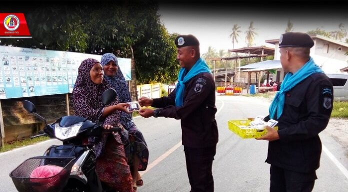 “ทหารพราน 49” แจกอินทผาลัมให้กับประชาชนในห้วงเดือนรอมฎอน เพื่อสานสร้างความสัมพันธ์อันดี