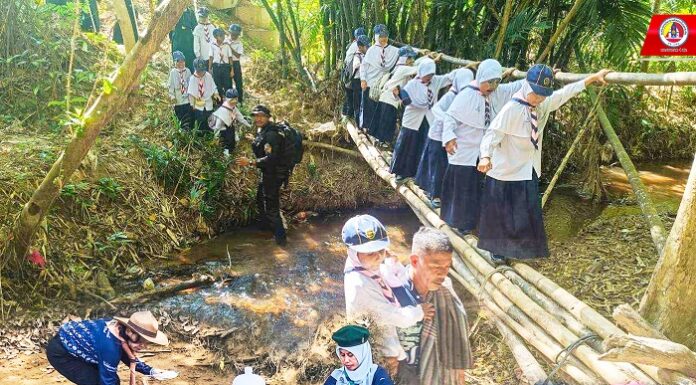 พี่ทหารพราน ร่วมสอนวิชาความรู้ในกิจกรรม เข้าค่ายลูกเสือ – เนตรนารี