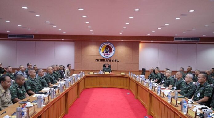 แม่ทัพภาคที่ 4 ประชุมหน่วยขึ้นตรง กอ.รมน.ภาค 4 สน. ขับเคลื่อนการปฏิบัติงานที่สำคัญในห้วงเดือนรอมฏอนและเทศกาลสงกรานต์ เน้นย้ำปฏิบัติงานต้องรอบคอบทำพื้นที่ให้ปลอดภัย