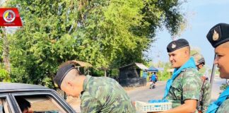 เเทนความรัก เเทนความห่วงใยห้วงเดือนรอมฎอน ฉก.สงขลาที่ 40 มอบอินทผลัมให้กับประชาชนที่สัญจรผ่านไป-มา เพื่อนำไปบริโภคในการละศีลอด