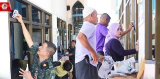 “รวมพลังมวลชน รอมฎอนสันติสุข พหุวัฒนธรรม รวมใจเป็นหนึ่ง” ทำกิจกรรมจิตอาสาพัฒนาทำความสะอาดมัสยิดมะวาย์ พื้นที่ อ.จะนะ จ.สงขลา