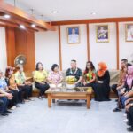 โฆษกชาวบ้านจังหวัดชายแดนภาคใต้ เข้าพบแม่ทัพภาคที่ 4 เนื่องในเทศกาลสงกรานต์และเทศกาลฮารีรายอ