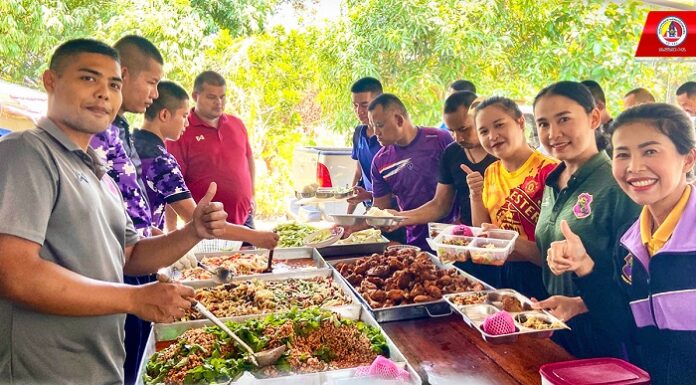 ฉก.ทพ.44 จัดเลี้ยงอาหารพิเศษ เพื่อเป็นการบำรุงขวัญ และสร้างกำลังใจให้กับกำลังพล