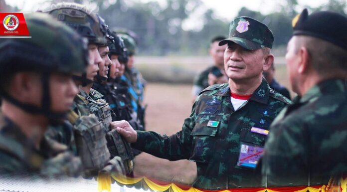 ผบ.ทบ. เยี่ยมให้กำลังใจ และติดตามการปฏิบัติงาน เพื่อเพิ่มประสิทธิภาพงานความมั่นคงในพื้นที่ชายแดนนราธิวาส