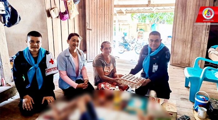 “ทหารพราน 44” เข้าพบปะพูดคุย และให้กำลังใจพี่น้องประชาชนกลุ่มเปราะบาง (ผู้ป่วยติดเตียง) ในพื้นที่ ต.ทุ่งคล้า อ.สายบุรี จ.ปัตตานี