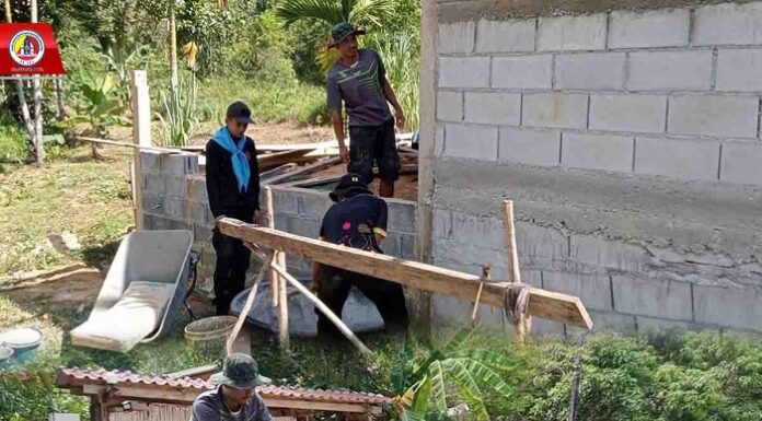 ทหารพราน 49 จัดกำลังพลชุดช่างก่อสร้างบ้านเรือนที่ได้รับผลกระทบจากเหตุอุทกภัยดินสไลด์