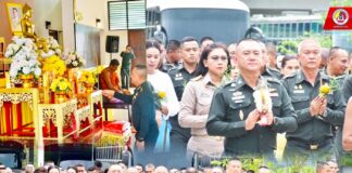 รอง ผอ.ศปพร. นำกำลังพล ร่วมกิจกรรมส่งเสริมพระพุทธศาสนา พิธีเวียนเทียน เนื่องในวันวิสาขบูชา ประจำปี 2567