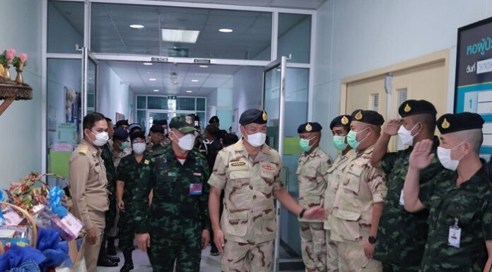 นายอนุทิน ชาญวีรกูล ผู้บัญชาการกองอาสารักษาดินแดน ลงใต้ต่อเนื่องติดตามการปฏิบัติงาน พร้อมตรวจเยี่ยมการฝึก ผู้นำ อส. จชต.