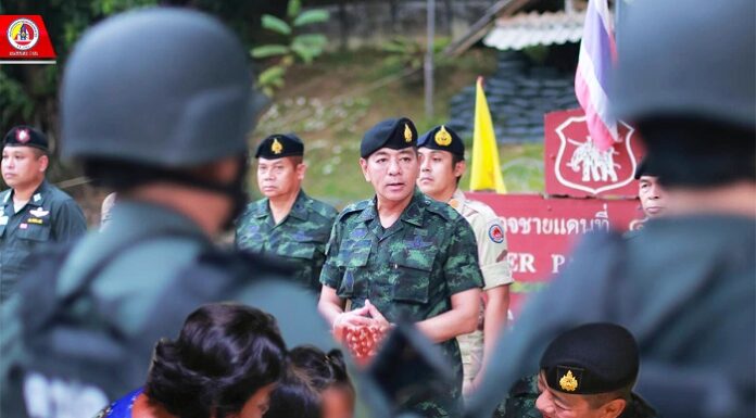 มทภ. 4 ตรวจเยี่ยมหน่วยใน จ.นราธิวาส พร้อมหารือขับเคลื่อนการดูแลรักษาความปลอดภัยให้พี่น้องประชาชน ต.ภูเขาทอง อ.สุคิริน ตามแผน “ทุ่งยางแดงโมเดล”