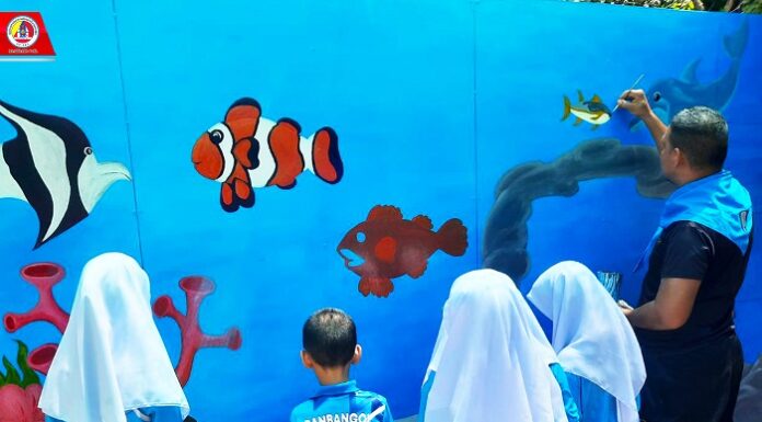 ทหารพราน 41 ร่วมกับนักเรียน ทาสีกำแพงโรงเรียนบ้านบาโงย อำเภอรามัน จังหวัดยะลา