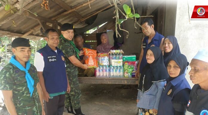 ฉก.สงขลา 40 ลงพื้นที่พบปะเยี่ยมเยียนให้กำลังใจประชาชนกลุ่มเปราะบาง เพื่อสร้างขวัญกำลังใจและบรรเทาความเดือดร้อนเบื้องต้น