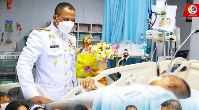 ฉก.ทพ.49 เยี่ยมอาการบาดเจ็บของกำลังพล พร้อมเชิญดอกไม้เยี่ยมพระราชทาน สร้างขวัญกำลังใจ