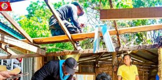 “ทหารพราน 44” ช่วยเหลือ “ซ่อมแซม”ที่พักอาศัย ให้กับพี่น้องประชาชน ในพื้นที่ อ.ทุ่งยางแดง จ.ปัตตานี