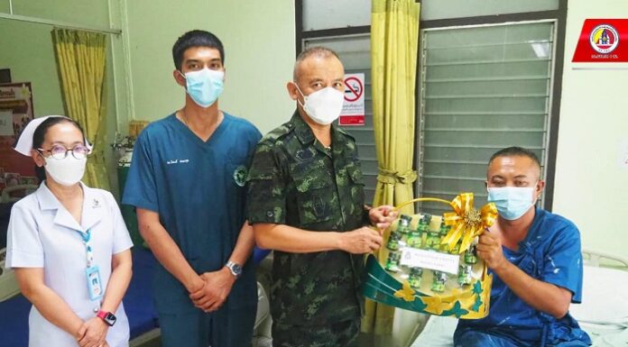 ผู้บังคับหน่วยเฉพาะกิจสงขลา ลงพื้นที่เยี่ยมกำลังพลที่เจ็บป่วย ณ โรงพยาบาลเทพา จ.สงขลา